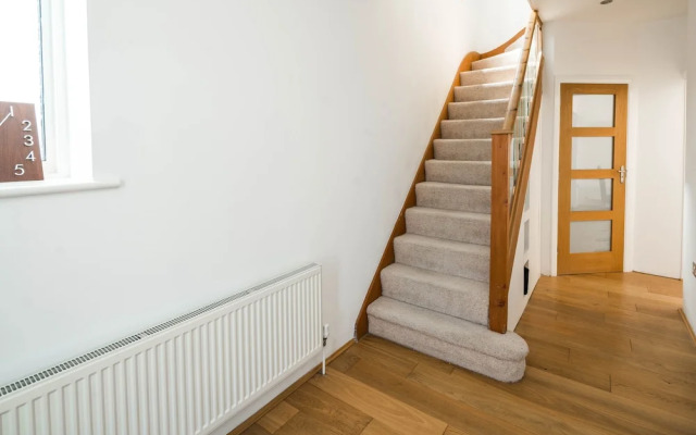 Elegant 2Bd House With Garden And Decked Patio