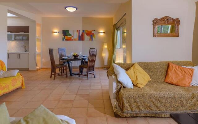 2 Bedroom Villa, Pool, Sea Views, Agios Nikolaos,