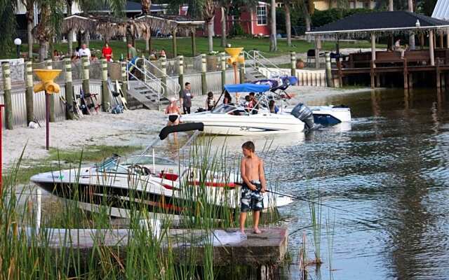 Lake Roy Beach Inn