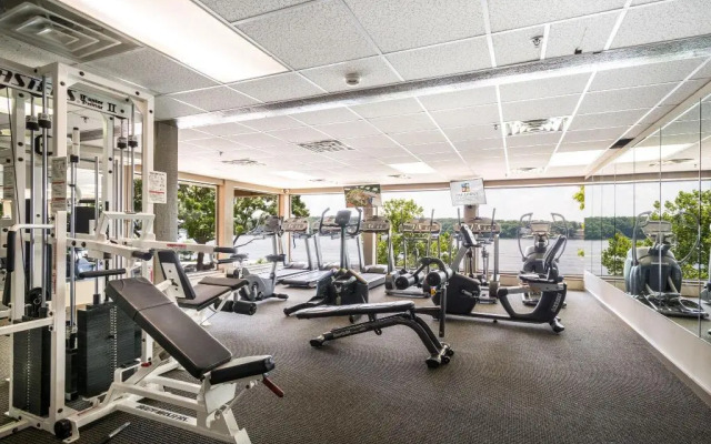 Lodge Of Four Seasons Golf Resort, Marina & Spa