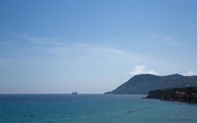 Grand Hotel Des Sablettes Plage, Curio Collection By Hilton