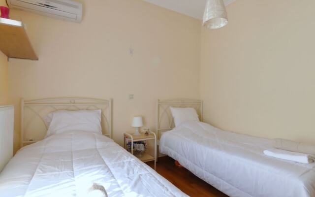 Family Apartment at Glyfada Close to the Beach