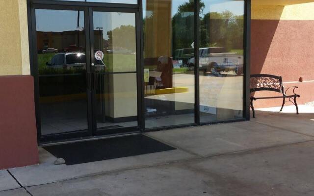 Coratel Inn & Suites by Jasper Park City - Wichita North