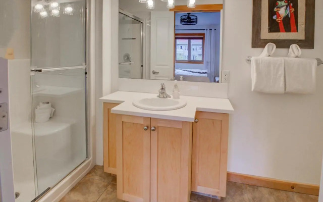 Modern Nordic 2 Bedroom Mountain View Condo