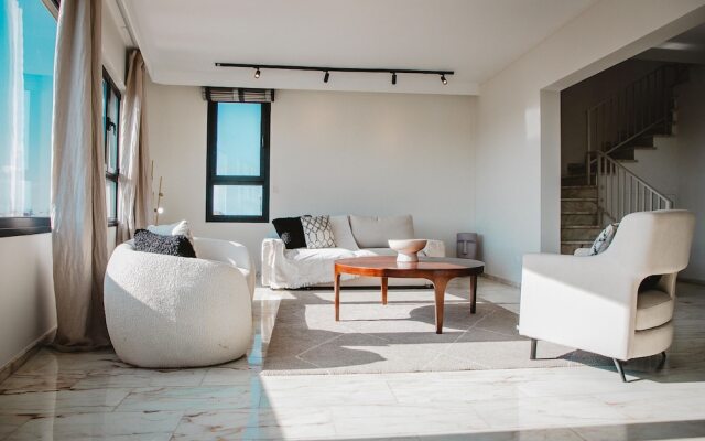 Phaedrus Living: City Center Sky Penthouse