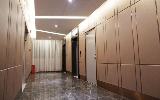 Huangzhicheng Hotel (Kunming Century City Dadu Motian Branch)