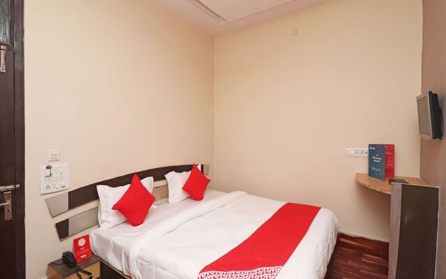 OYO 29345 Hotel Samrat
