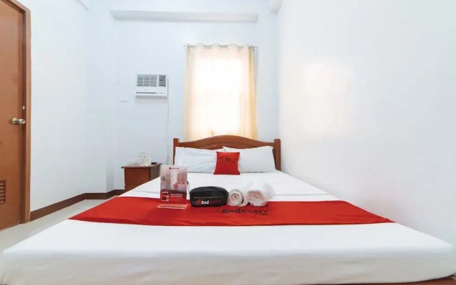 Reddoorz @ D Maagma Street - Vaccinated Staff