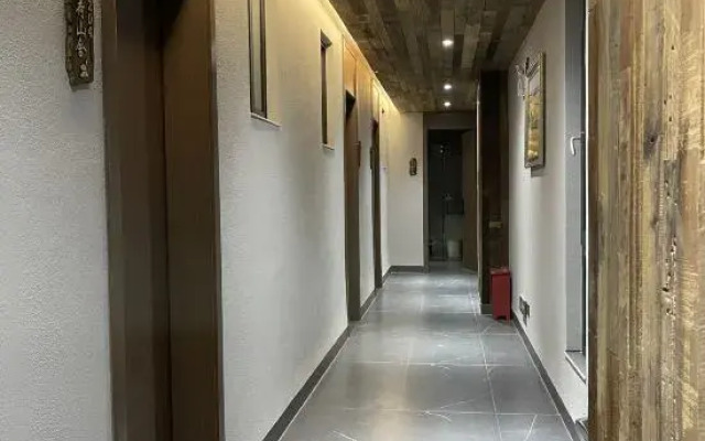 Shiping Longhe Mountain House