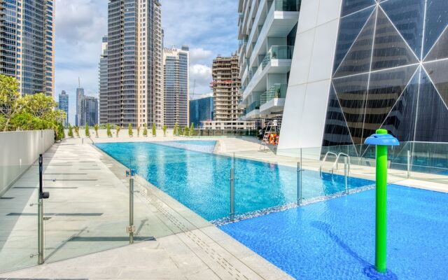Maison Privee - Luxury Apt W/Burj Khalifa Vw & Dubai Canal Access