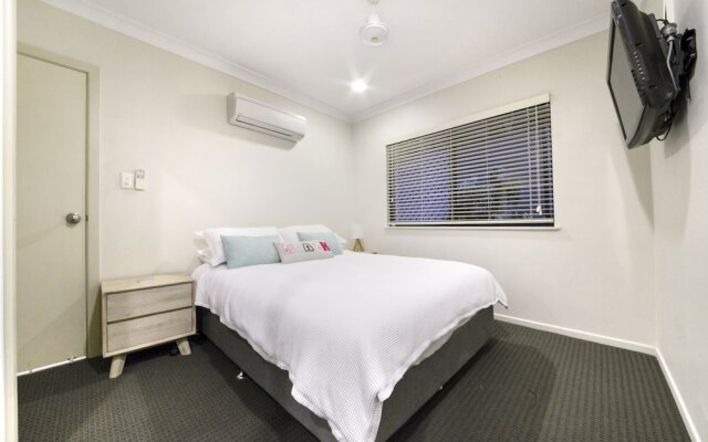 Airlie Harbour Apartment - Airlie Beach