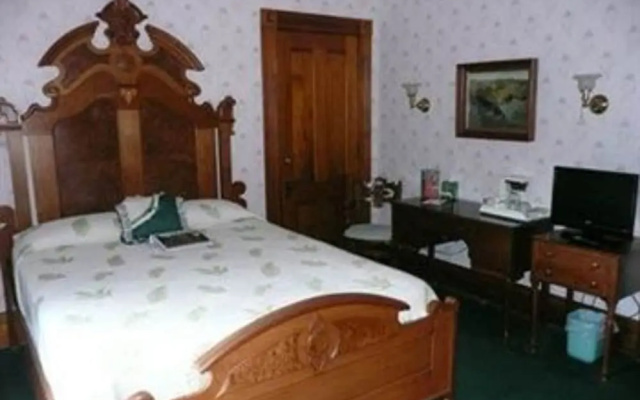 Squiers Manor B&B