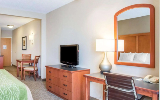 Comfort Inn & Suites West Chester - North Cincinnati