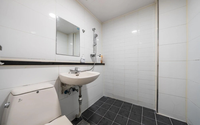 Suwon (Yeonghwa-dong) Dalbit Motel