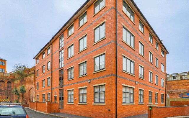 Zen Modern 2 Bedroom Apartment close to city centre ideal for a group of 4-6