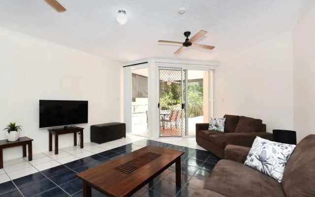 Golden Sands Beachfront Resort – Guest Rooms – Cairns