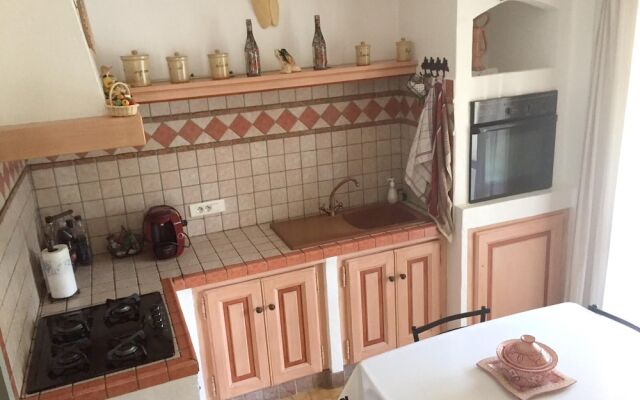 Villa With 3 Bedrooms in Maillane, With Private Pool, Enclosed Garden