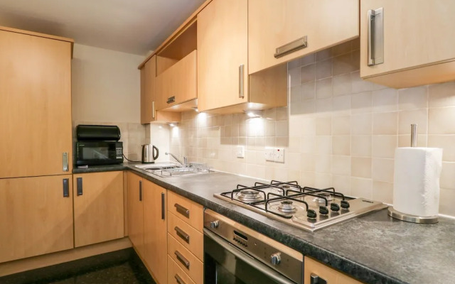 7 Riverside Gardens