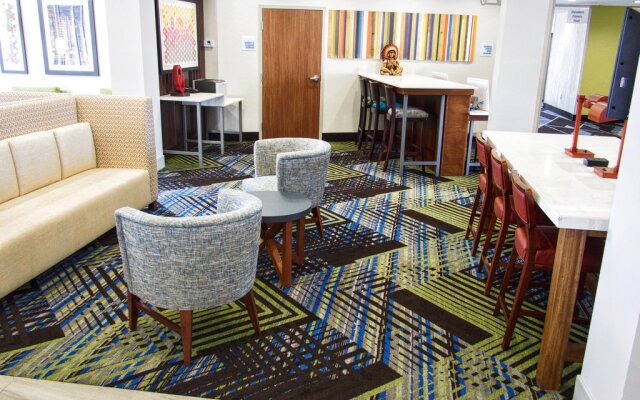 Holiday Inn Express & Suites Moore by IHG