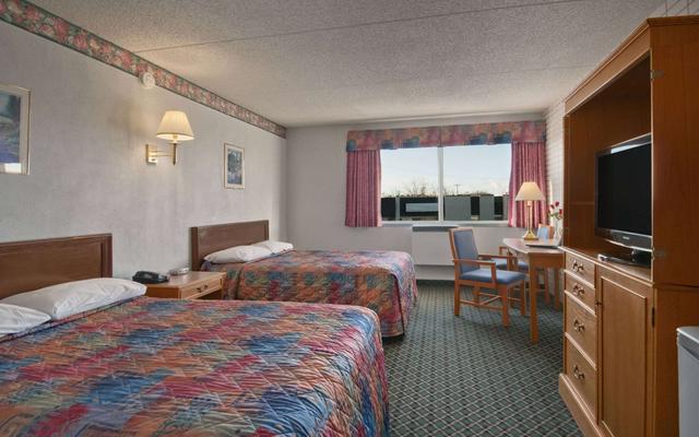 Travelodge by Wyndham Winnipeg