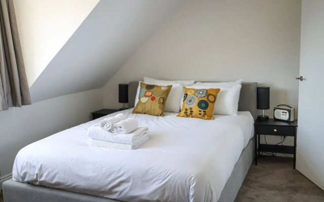 Bright & Beautiful Studio Flat in Bristol