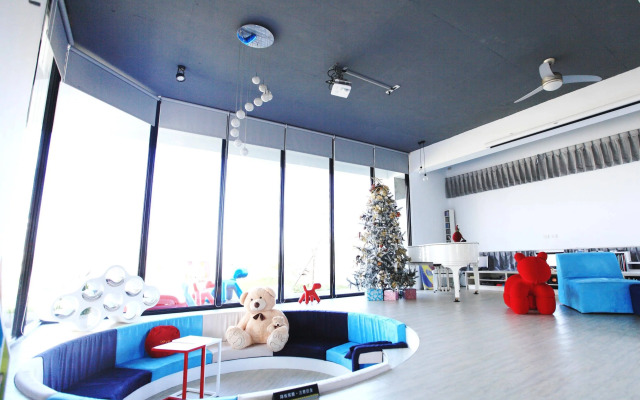 Lake shining Hostel