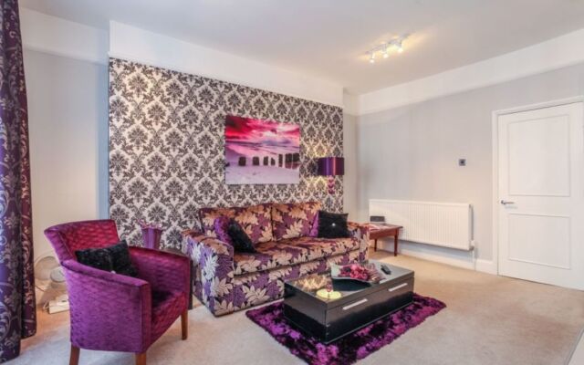 1-bedroom modern flat just off Oxford st