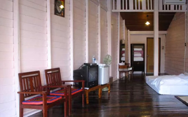 Ploen Amphawa Resort