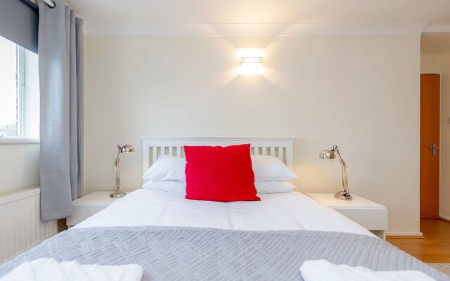 Holland Park Heights by BaseToGo