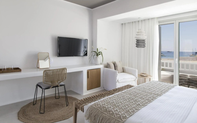 Adorno Beach Hotel & Suites