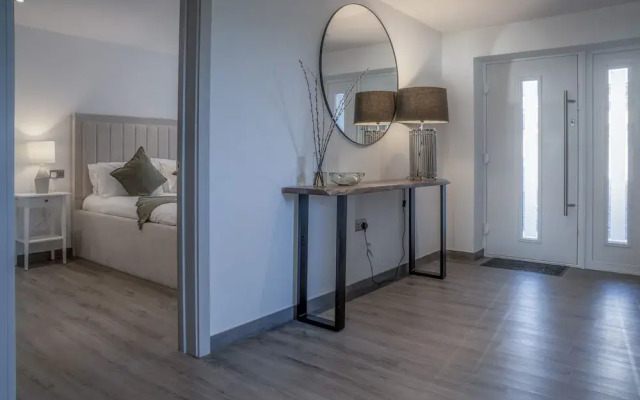 Sunrise - 5 Bedroom Home - Pendine