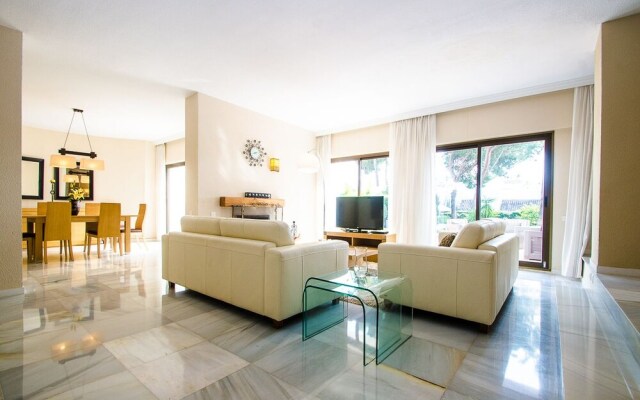 Villa Seafront VI