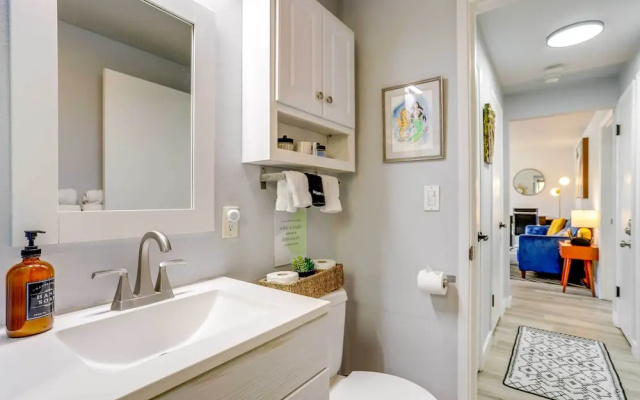 Seattle Garden Retreat: Walk to Water & Shops!