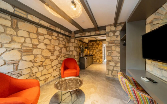 Amazing Hotel Room Near Hadrian s Gate