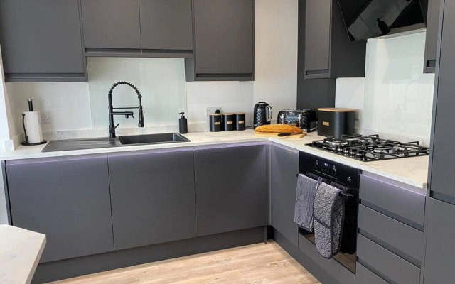 Worthing Beach 180 - 2 bed Seafront With Parking