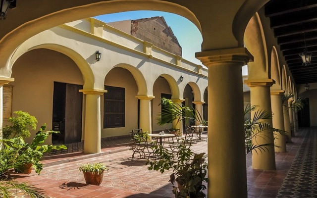 Hotel E La Avellaneda