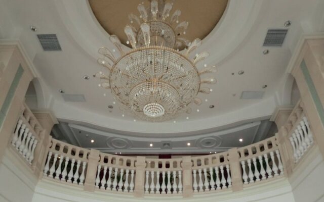 Vienna International Hotel (Shenzhen Shuanglong Subway Station)