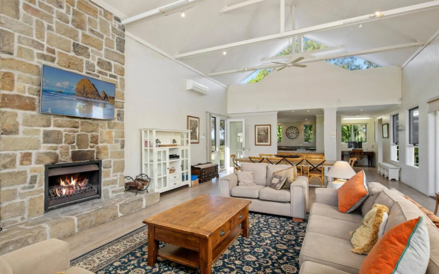 Brokenback Vineyard Luxe Homestead at Oakvale Wines