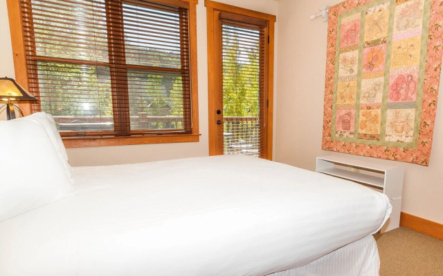 Red Hawk Townhomes by Summit County Mountain Retreats