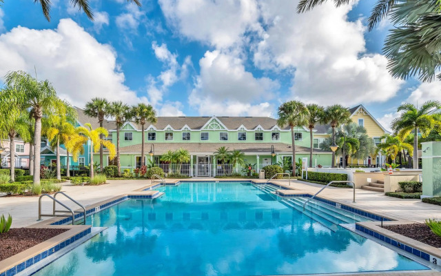 2 Bedroom Vacation Condo (2011)