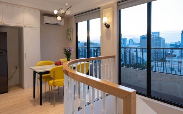 Louis Mo Apartment