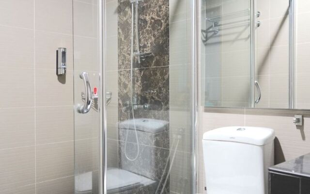 Oyo 43987 Season Inn