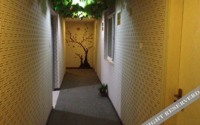 V8 Apartment Hotel