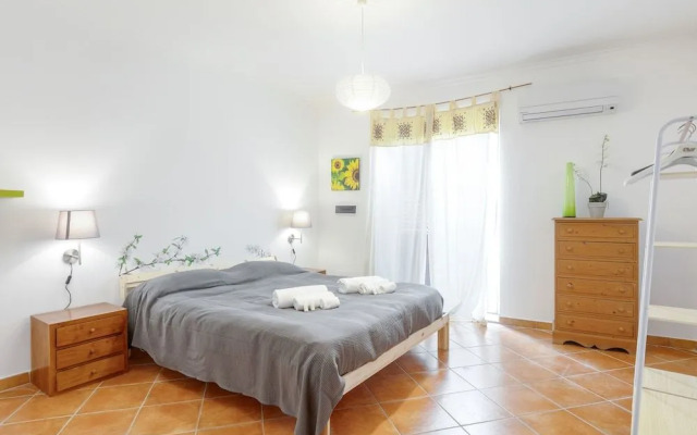 Maqueda Balcony Apartment