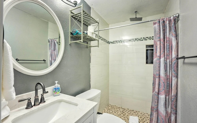Las Vegas Getaway w/ Patio & Grill: ~3mi to Strip!