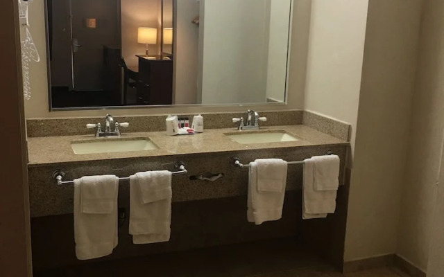 Ramada Rockville Centre