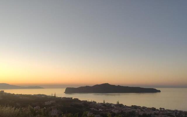 Wish sea and mountain view