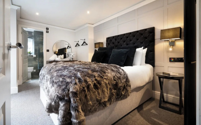 Courtyard Apartments