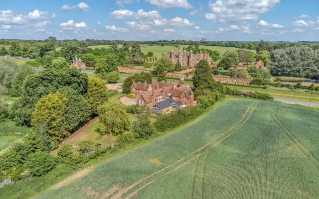 The School House - Luxury Home With Large Garden