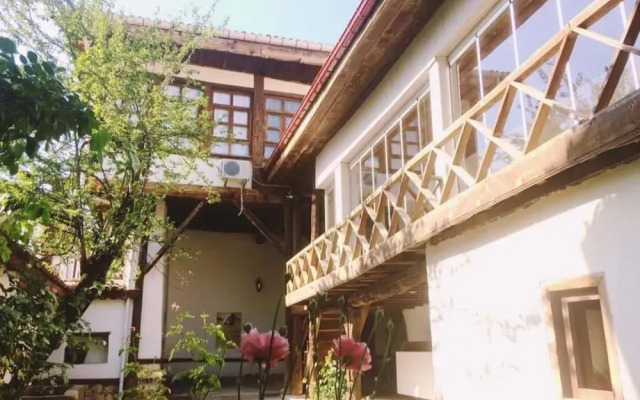 Yalvac Konaklari